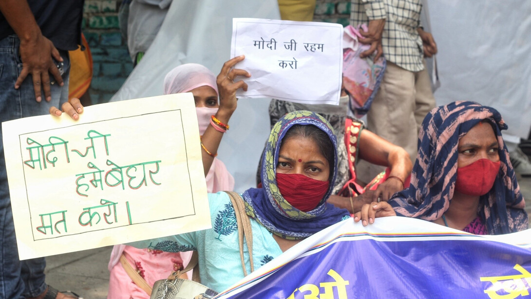 Women defending the right to housing and life