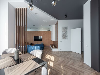 Design e arredamento. Si tratta quindi di decidere, pensare e progettare per l’industria, per l’architettura, i luoghi pubblici, i mobili, gli oggetti