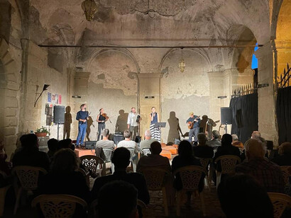 I Willos’ hanno iniziato la loro esperienza musica nella bella città Toscana di Siena proponendo un repertorio di musiche tradizionali irlandesi e scozzesi