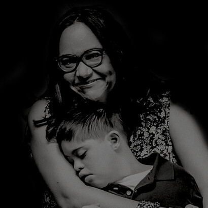 Katia D’Artigues, cofundadora de «Yo también», con su hijo Alan, que tiene síndrome de Down