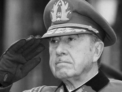 Pinochet traicionó el mandato democrático y encabezó la dictadura militar impuesta en Chile tras el golpe de 1973