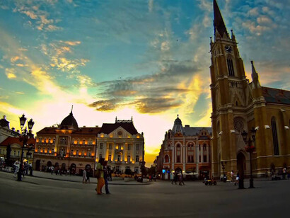 Tramonto sulle guglie della cattedrale di Novisad
