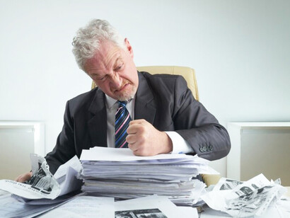 Lawmakers’ desk buried under documents as a manager struggles with excessive bureaucracy