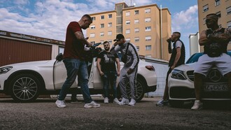 I maranza sono il prodotto di un'estetica di strada che sui social si amplifica, trasformandosi in un vero e proprio fenomeno culturale 