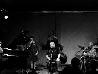 Irene Natale con la band di Paolo Tomelleri. Ph Massimo Delzotto