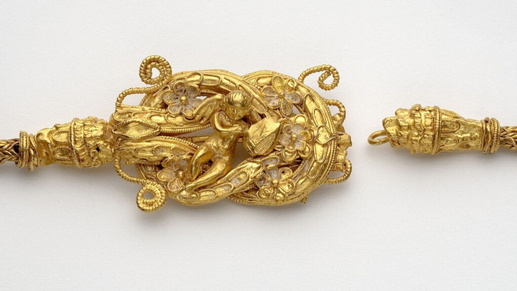 Greek
Necklace with Eros within a Herakles-Knot Clasp
Hellenistic period, ca. 300–250 BC
Gold and glass
Necklace: L. 14 3/16 in. (36.3 cm)
Sidney and Lois Eskenazi Museum of Art, Burton Y. Berry Collection