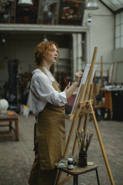 Artista. Il processo creativo nell'arte implica una profonda connessione tra l'artista e la sua opera