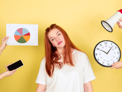 Acúmulo de informações. Existe um sentimento de “falsa liberdade” e uma crença de que “eu posso criar minha própria carreira