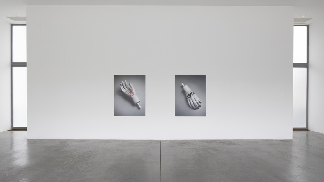 Shirin Neshat, Do u dare! Veduta della mostra. Per gentile concessione della Galleria Lia Rumma. Foto di Marco Dapino