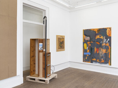 Andreas Breunig, Relocation to private view (Mudança de móveis), exhibition view. Courtesy of Jahn und Jahn