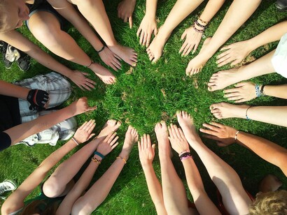 As rodas de conversa, criadas com base na terapia comunitária integrativa, são encontros que podem ser realizados em qualquer local
