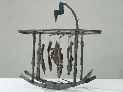 Maggi Hambling, War coffin, bronze, 1994, 20 x 20 x 8 ins, Photograph Courtesy of Tate Collection, London
