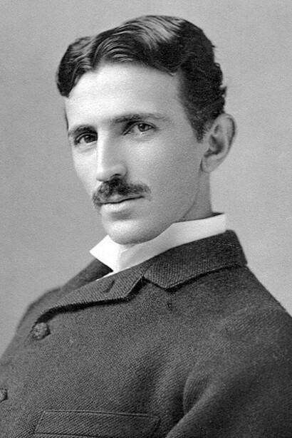 Tesla é famoso por suas inovações em tecnologias elétricas e magnéticas que são amplamente usados em dispositivos eletrônicos modernos