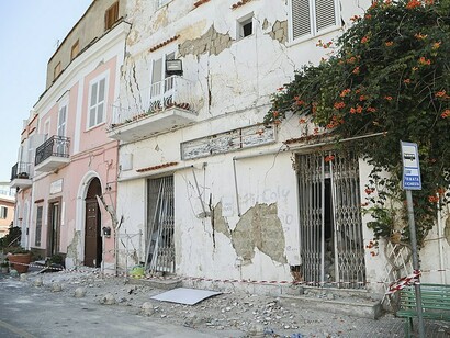 Strade e edifici devastati dal terremoto del 2017, Ischia, Italia
