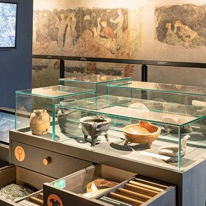 Neidhart Festsaal, ausstellungansicht. Mit freundlicher genehmigung des Musa Museums