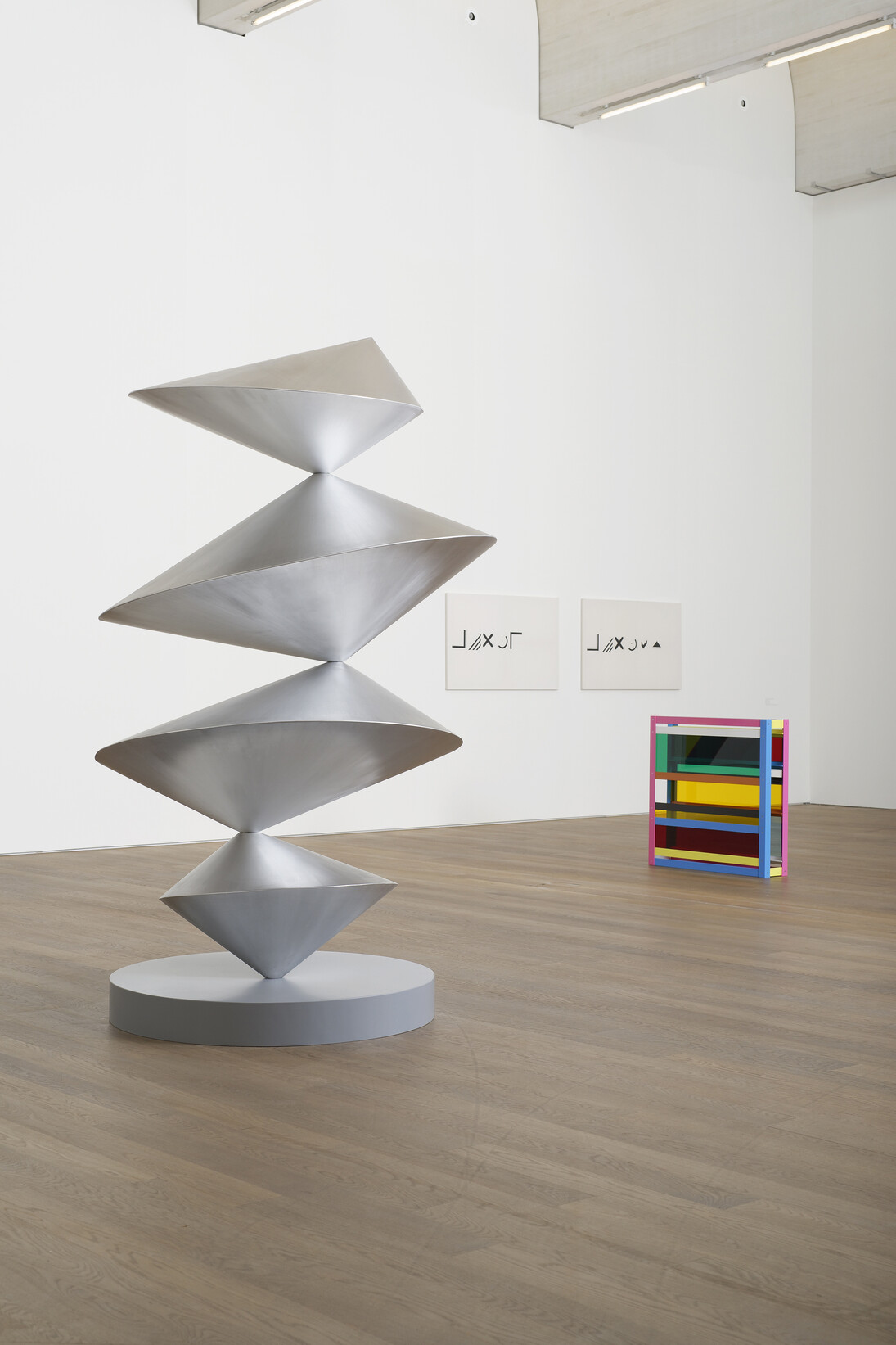 Vue de l’exposition Flatland / Abstractions narratives #2, 07.10.2017 - 15.04.2018,
Mudam Luxembourg

Avant-plan :

Julien Prévieux
Pickpocket, 2015
Aluminium brossé
250 x ∅150 cm
Courtesy de l’artiste et Galerie Jousse Entreprise, Paris

Arrière-plan, de gauche à droite :

Camila Oliveira Fairclough
Marlett I, 2012
Marlett II, 2012
Acrylique sur toile
81 x 130 cm chacun
Courtesy Galerie Emmanuel Hervé, Paris

Liam Gillick
Inverted Projection, 2008
Aluminium laqué, Plexiglas transparent
100 x 100 x 20 cm
Courtesy de l’artiste et Air de Paris, Paris

© Photo : Aurélien Mole / Mudam Luxembourg

