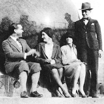Federico García Lorca con algunos amigos, entre ellos Antonieta Rivas, en Nueva York