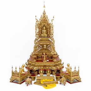 Lustrous Surfaces. Courtesy of Victoria and Albert Museum