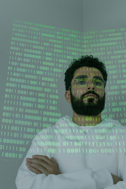 Em uma sociedade onde humanos são vistos como produtos, as disputas de poder redefinem valores e princípios, impactando nosso comportamento