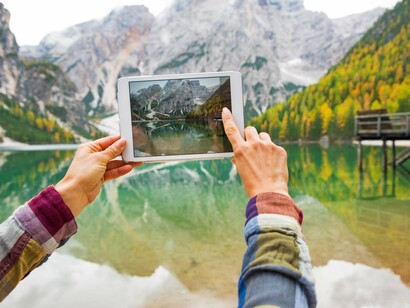 Haciendo una foto con una tablet