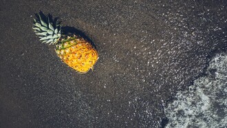 Gli incontri di persona permettono di cogliere il linguaggio del corpo, il tono di voce e altre sfumature della comunicazione, rendendo le relazioni più genuine