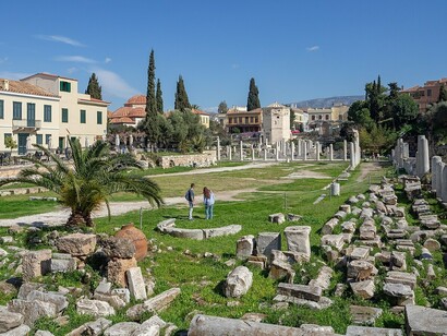 Aristóteles consideraba que el equilibrio político ideal se lograba mediante la politeia, un régimen mixto que combinaba elementos democráticos y oligárquicos. Acrópolis de Atenas, Grecia