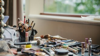 La masificación de contenido sobre maquillaje en redes sociales está cambiando las prácticas de consumo infantiles y puede causar alteraciones en sus procesos identitarios