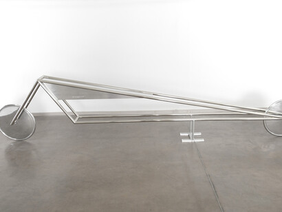 Gianni Piacentino, "NICKEL FRAME VEHICLE WITH ALUMINIUM TRIANGLE TANK AND WHEELS_F_MODEL 71", 2013, Nickel-plated steel tube, aluminum, polished aluminum (Anticorodal 6082), polished aluminum (Anticorodal 6082) on wood (assembled in 4 parts), 28 3/4 x 133 1/2 x 8 1/4 inches
73 x 339 x 21 cm