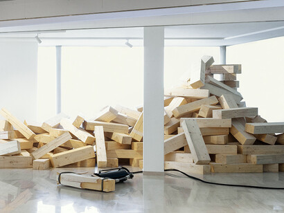 Arcangelo Sassolino, No flowers without contradiction, vista della mostra. Con la gentile concessione di Repetto Gallery