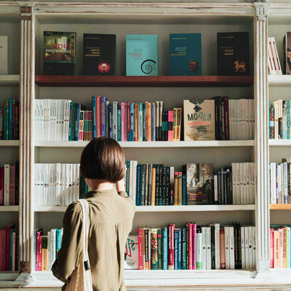 Durante el boom latinoamericano, diversas instituciones y centros culturales disputaron el control sobre qué literatura representaba mejor a la región