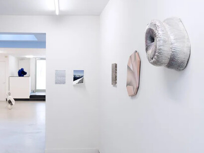 Various artists, Skin, exhibition view. Courtesy of Galerie Bart