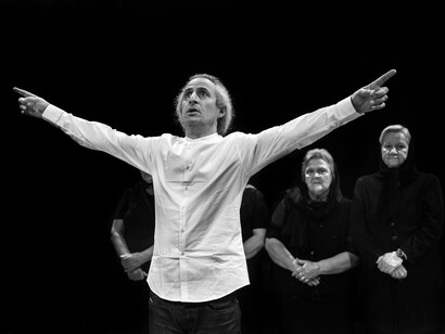 Shoja Azari, Mohsen Namjoo, Shirin Neshat. Passage through the world (2015)