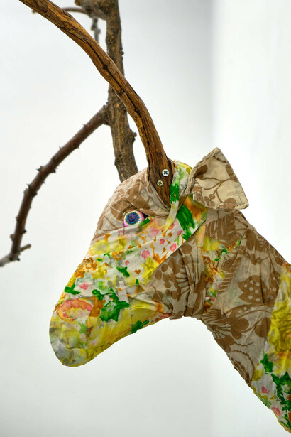 Jimmie Durham, Late last night, 2010, cloth, wood on plastic and wood, approx. 122 x 94 x 53 cm. Courtesy of Christine König Galerie. Photo by Philipp Friedrich