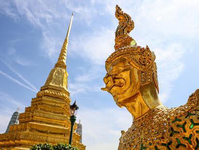O templo Wat Phra Kaew foi terminado em 1784 e ainda hoje é usado como capela particular do monarca