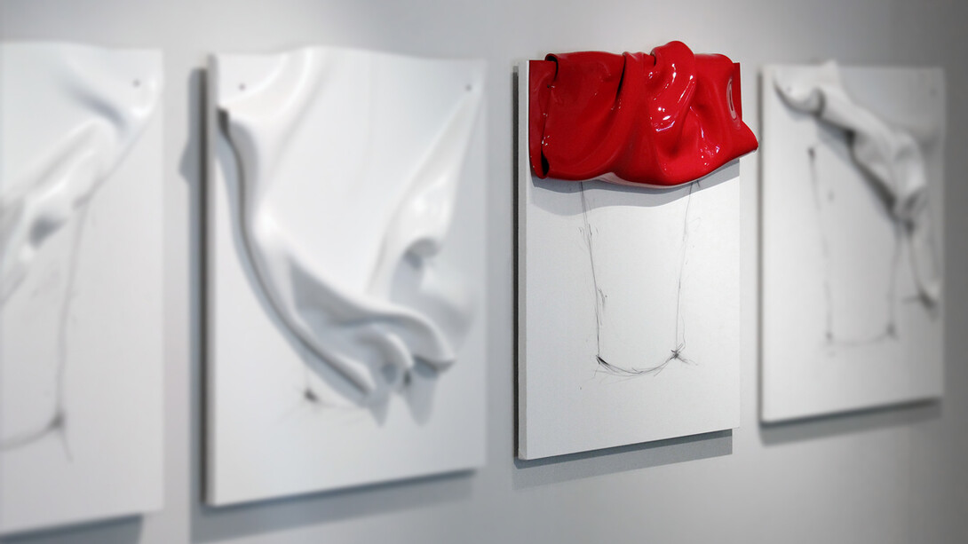 Senza titolo 2013 (part.). Termoformatura in polistirene, smalto, grafite su tela, cm 60x70x10 cad. Courtesy Gowen Contemporary, Ginevra.
