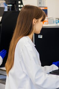 L’intelligenza artificiale sta trasformando lo studio della medicina, offrendo nuovi strumenti per analizzare una quantità sempre maggiore di dati clinici