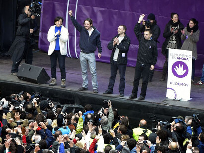 Los dirigentes de Podemos saludan desde el escenario