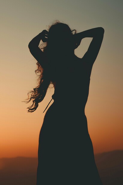 Com todos os sentimentos de uma pessoa brilhante e inconformista, inquieta e apaixonada, indomável e sensual, teve coragem de viver os altos e baixos da vida, pois “viver poeticamente é viver as coisas em potência.” 