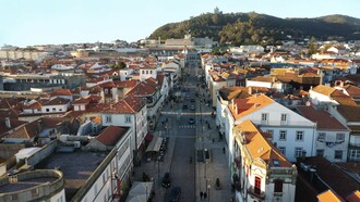 Vista aérea de Viana do Castelo, em Portugal. São exatamente 1214 os quilómetros a percorrer para conhecer a famosa raia, que não é nem mais nem menos, do que a zona fronteiriça entre Portugal e Espanha