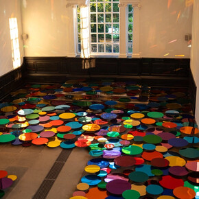 Liz West, Our colour reflection, exhibition view. Courtesy of Yorkshire Sculpture Park