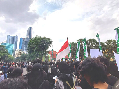 Protesters congregated in Surabaya on 24 March 2025 to hear a speech, Indonesia