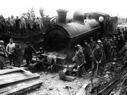 L’esperienza delle ferrovie mostra tuttavia come una rapida espansione finanziaria possa produrre squilibri quando gli investimenti superano la capacità effettiva di assorbimento del mercato
