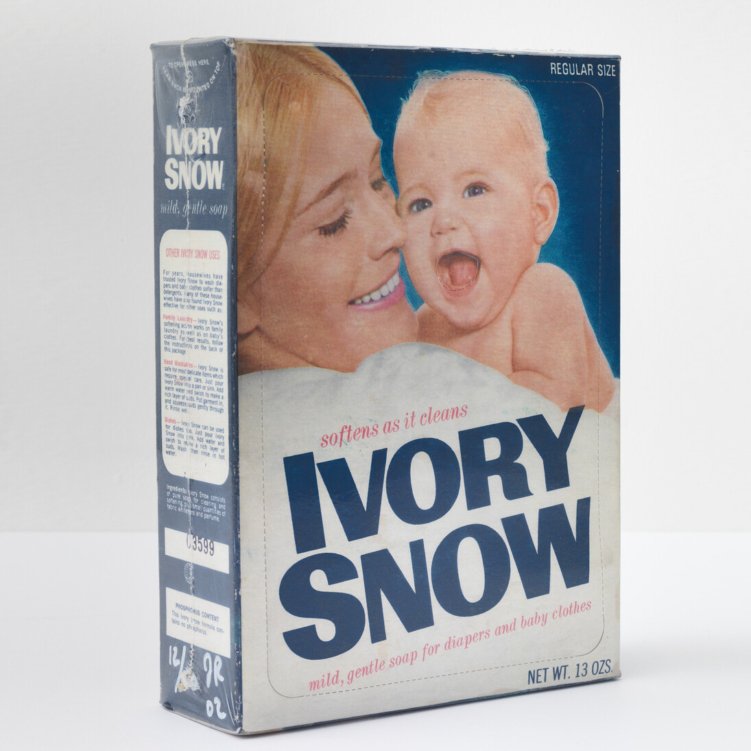 Jason Rhoades, Ivory Snow Refrigerator Magnet, 2002
Shrink-wrapped cardboard box with interior aluminum frame and magnet, 8 1/2 x 6 x 2 inches (21.6 x 15.2 x 5.1 cm)