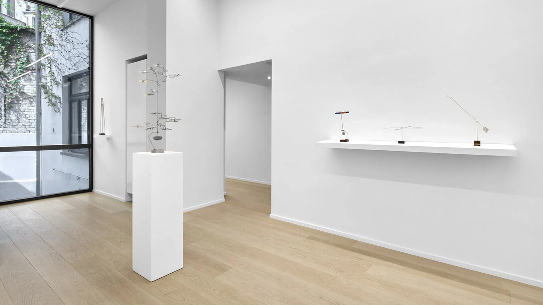 George Rickey, Ordered movement, exhibition view. Courtesy of Maruani Mercier