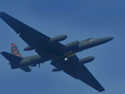 Il Lockheed U-2 "Dragon Lady", il cui primo modello volò nel 1955, nella sua versione più moderna ha una velocità massima di 800 km/h, una autonomia di 11.000 km e una tangenza massima di
24.000 metri. Si tratta di uno dei più longevi progetti di aerei spia degli Stati Uniti. - Credit: USAF