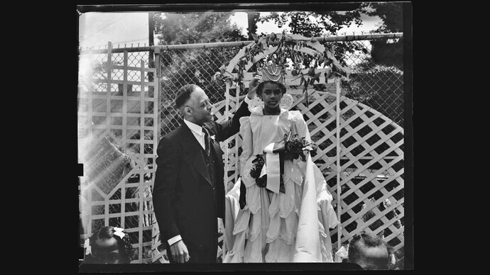 Miss Anna Jackson's May Day 1942
