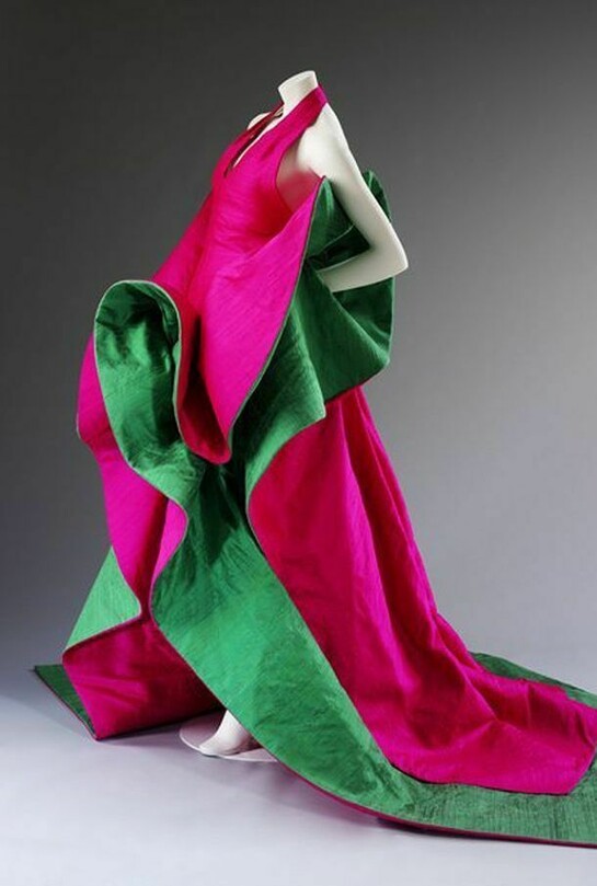 Evening dress of silk, 1987-1988, Roberto Capucci, Courtesy Roberto Capucci Foundation, Photo © Victoria and Albert Museum, London