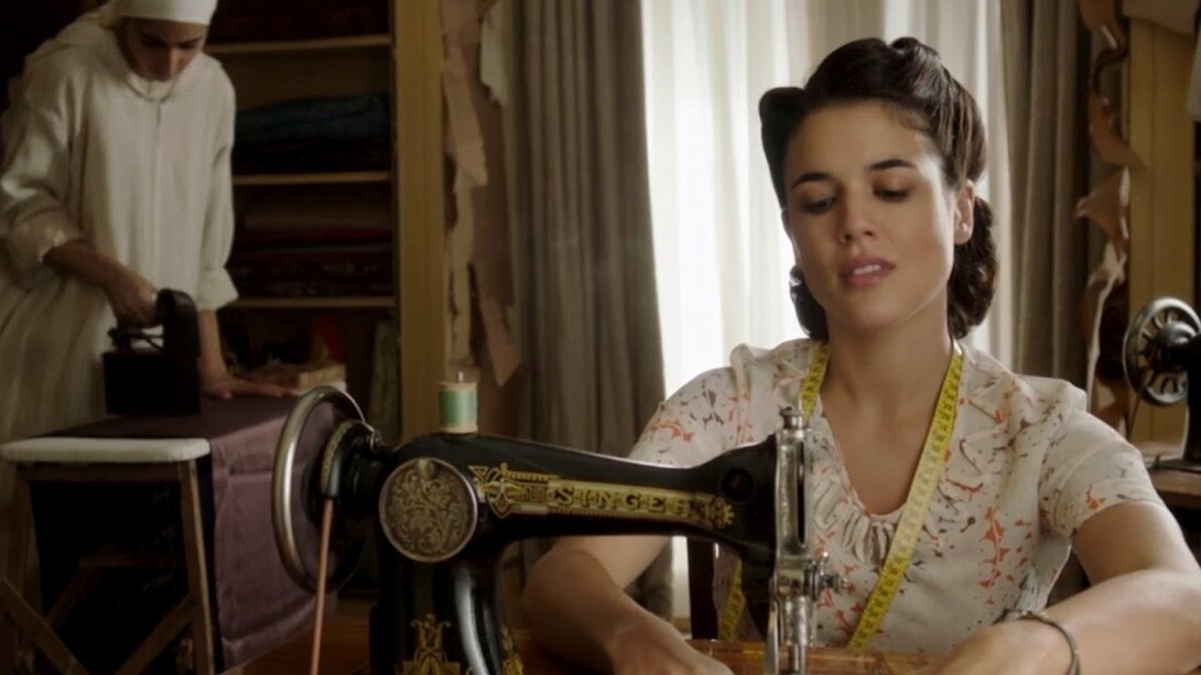 Imagen de la serie televisiva basada en la novela "El tiempo entre costuras"