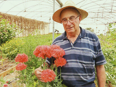 Josep Pàmies, agricultor y defensor de las plantas medicinales en su vivero Pàmies Horticoles en Cataluña, España
