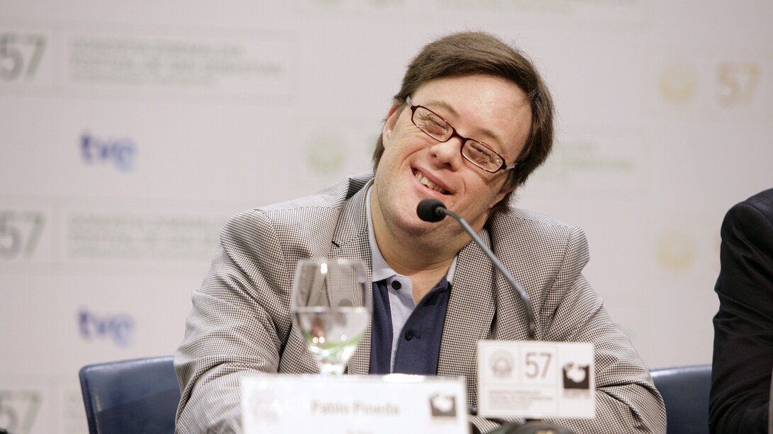 Pablo Pineda, maestro, conferenciante, presentador, escritor y actor español, es el primer europeo con síndrome de Down en terminar una carrera universitaria